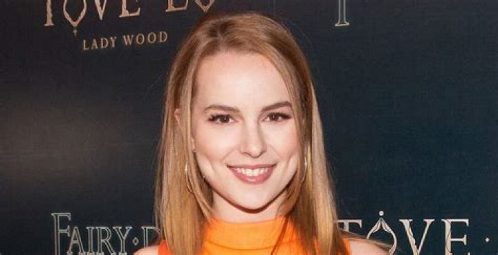 Bridgit Mendler Bra Size, Age, Weight, Height, Measurements