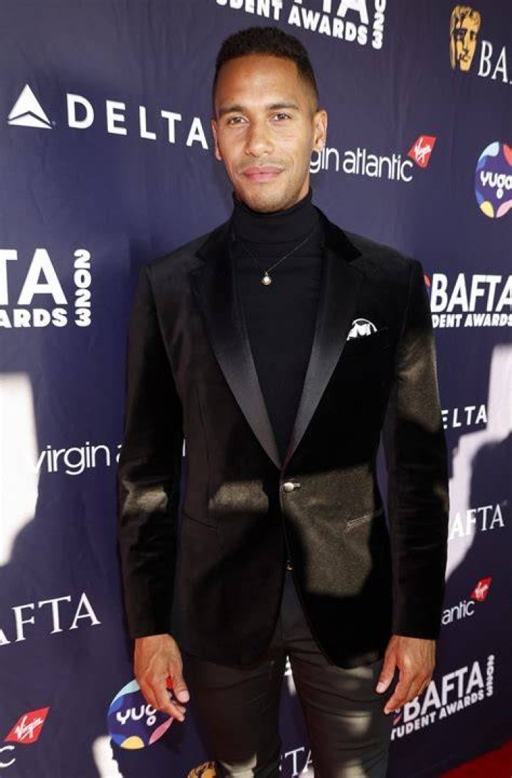 Elliot Knight Net Worth